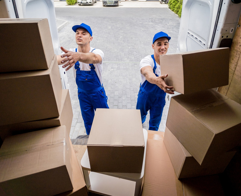Professional moving crew loading boxes into truck – Moving Pro Dallas